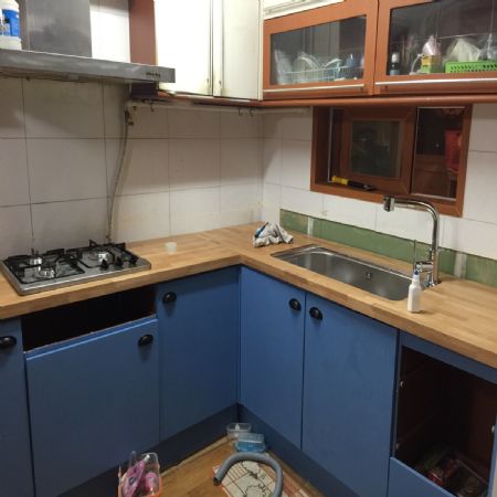 오리나무로 올린 싱크대 상판