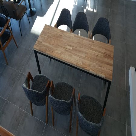 애쉬로 만든 테이블