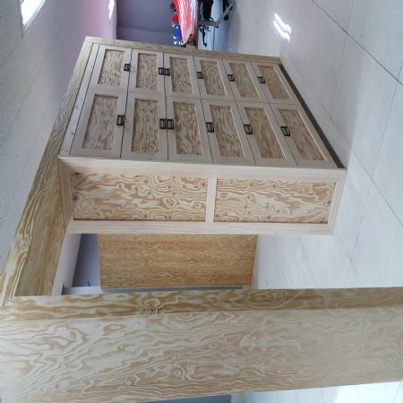 애쉬목프레임에 낙엽송알판 너무 예쁘네요~