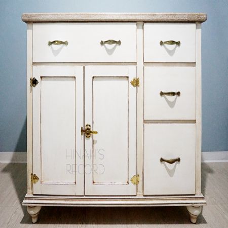 자작합판으로 만든 주방 수납장