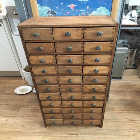 삼나무 집성목이랑 재활용 나무상자로 만든 소품 서랍장