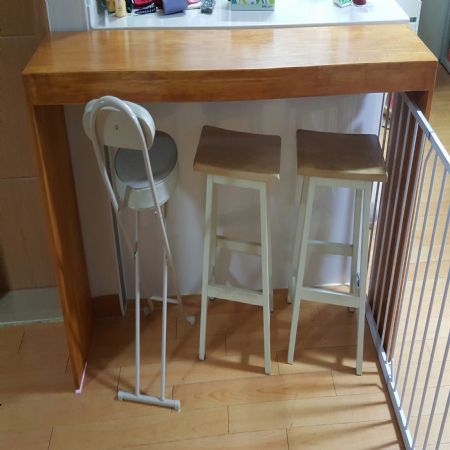 소나무로 만든 보조식탁