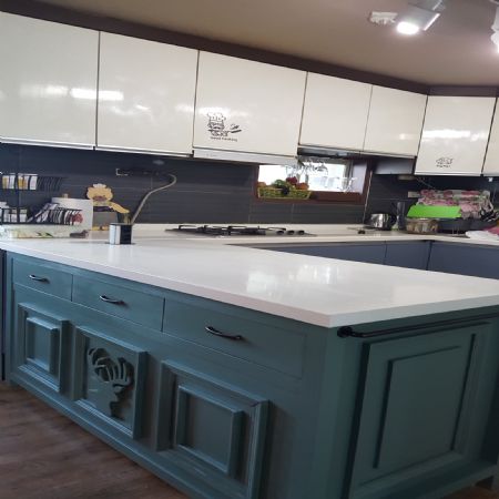 인조대리석으로 만든 아일랜드 장