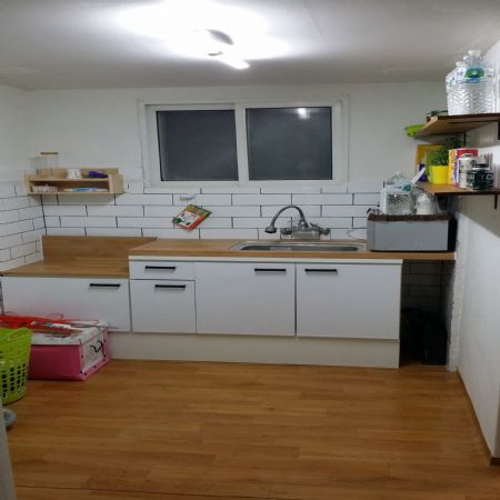 오리나무으로 싱크대 와 각종선반 