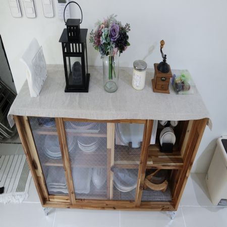 아카시아집성목으로 만들어본 미닫이문 그릇장입니다.