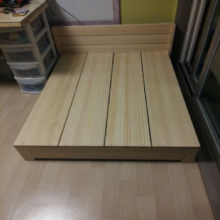 칠레파인뉴질렌드소나무로 만든 침대