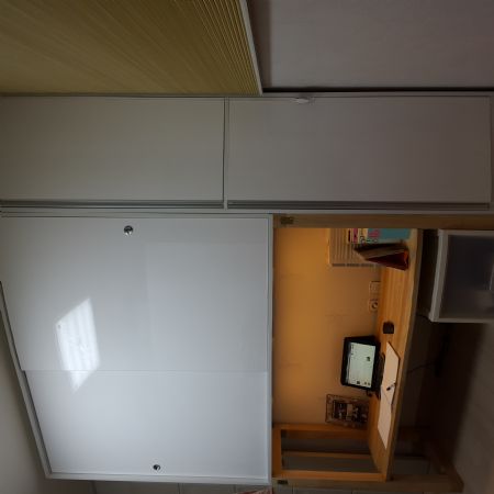 하이그로시로 만든 옷장겸 책상