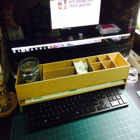 MDF로 만든 키보드정리함