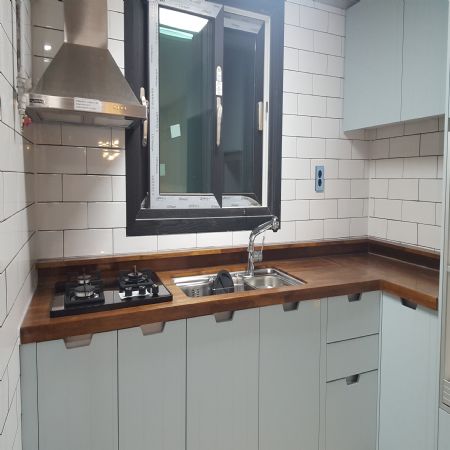 멀바우로 완성한 씽크대 상판