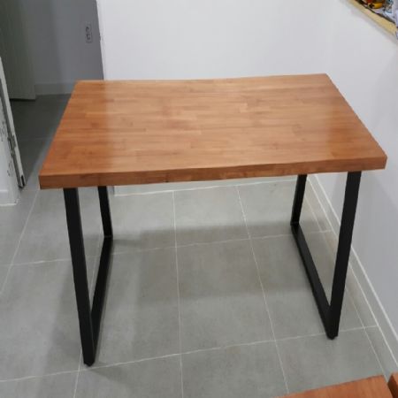 오리나무 집성목으로 만든 책상