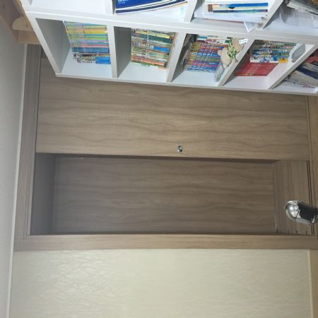 붙박이장으로 만들어봤습니다