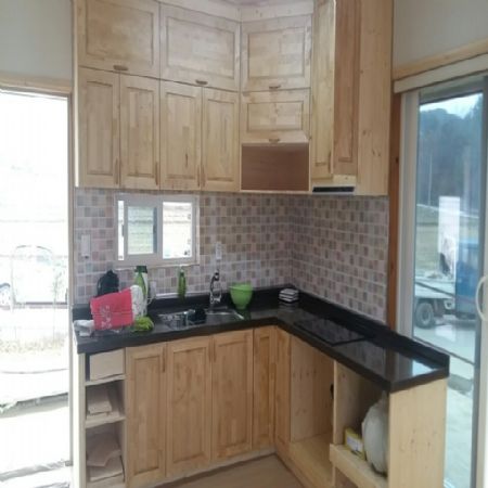 알판 도어로 만든 싱크와 가구