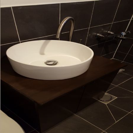 아카시아나무로 만든 세면장