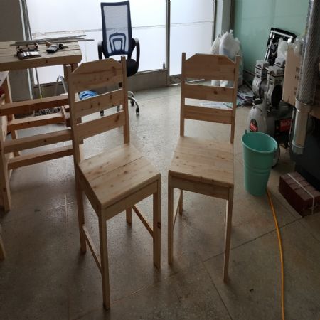 편백 집성목으로 만든 나무의자