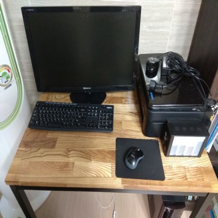 상판만 구입하여 만든 책상