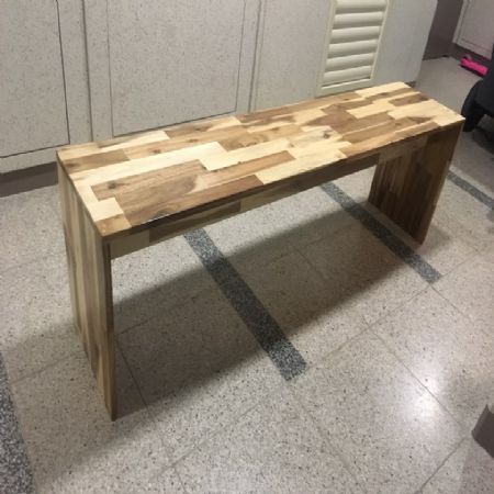 아카시아 나무로 만든 벤치의자