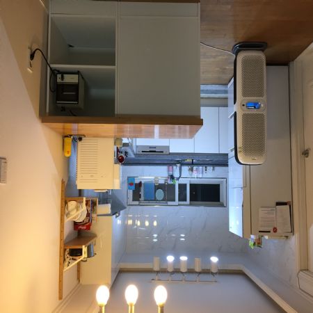 씽크대 상판으로 만든 아일랜드 식탁 겸 수납장