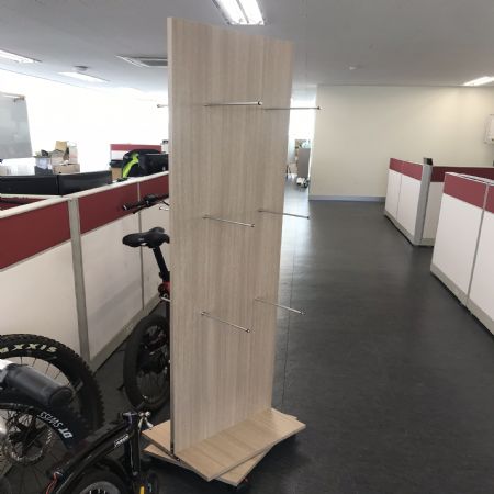 전시대 제작했습니다.