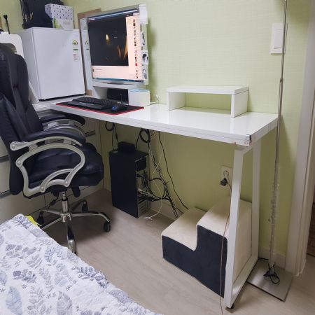 UV펄 화이트 상판으로 간단하게 만든 컴퓨터 책상
