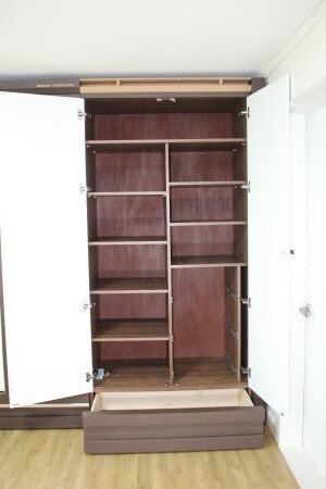 코팅 합판으로 만든 옷장