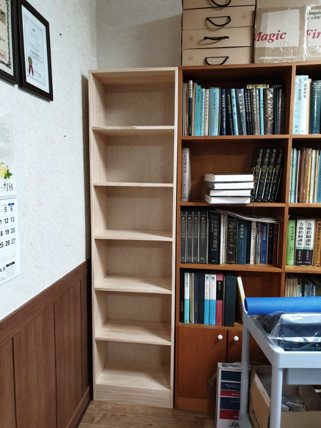 짜투리 공간을 위한 책장