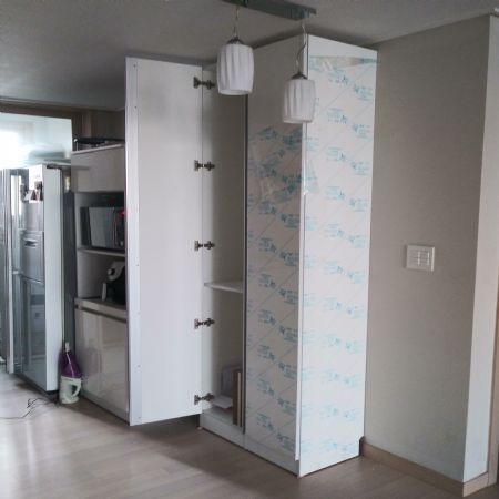 uv 화이트 붙박이대용 주방 수납장