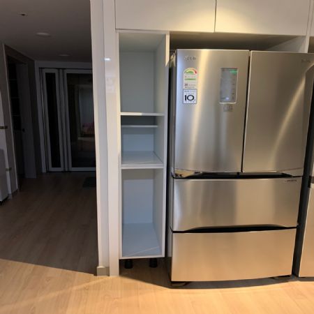 코팅합판으로 만든 틈새 수납장